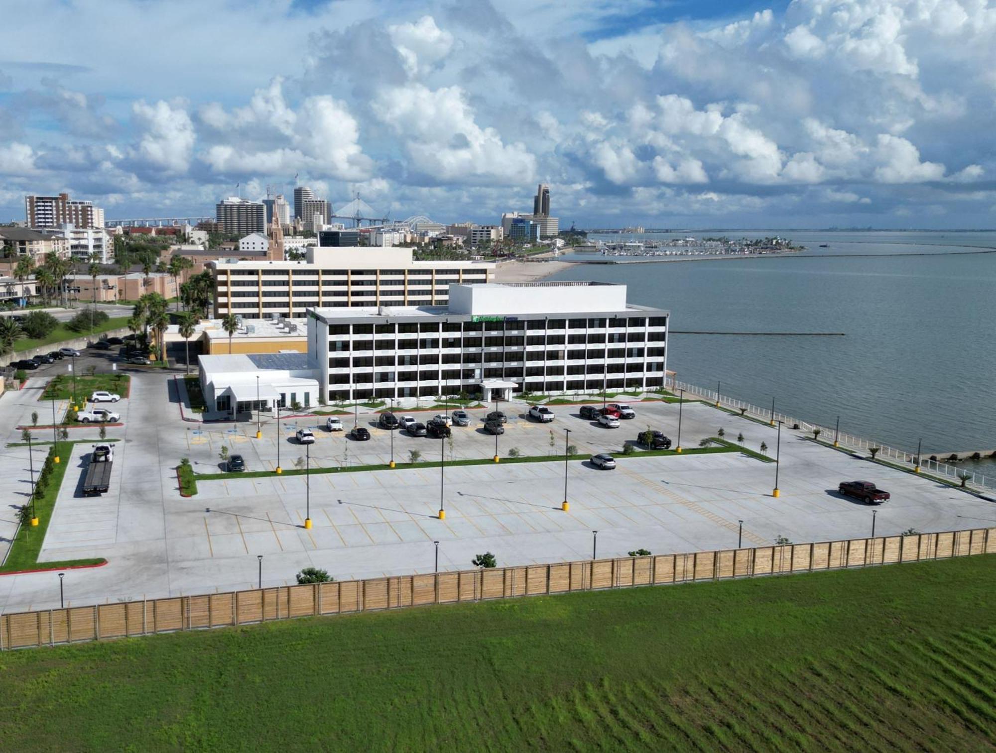 Holiday Inn Express Corpus Christi - Beachfront By Ihg 外观 照片
